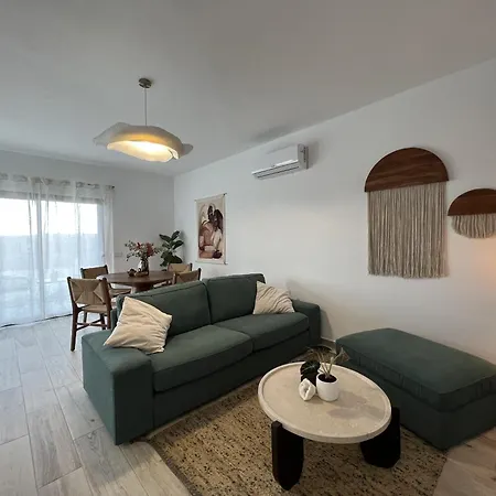 5th Element Espartal Apartment