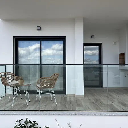 5th Element Espartal Apartment